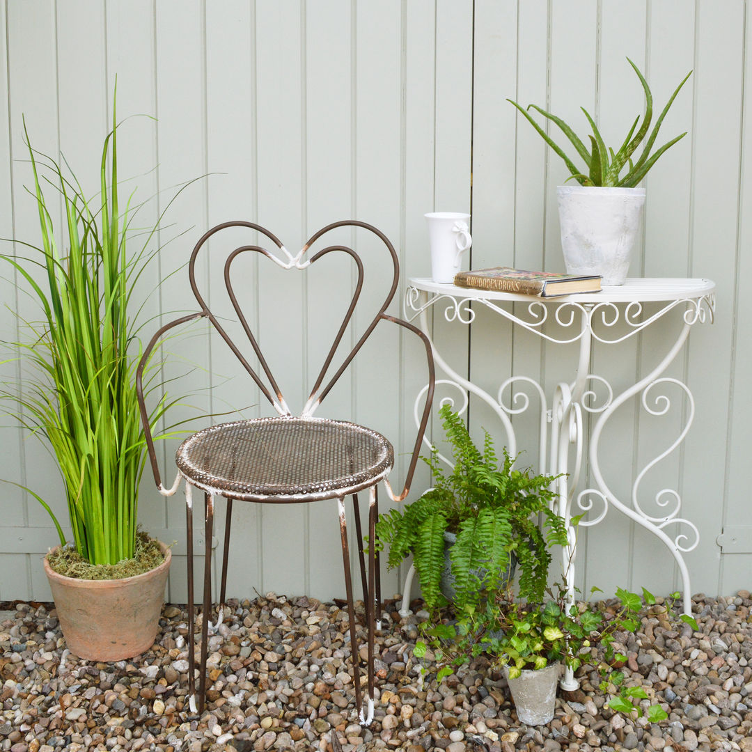 Heart Garden Chair homify カントリーな 庭 家具