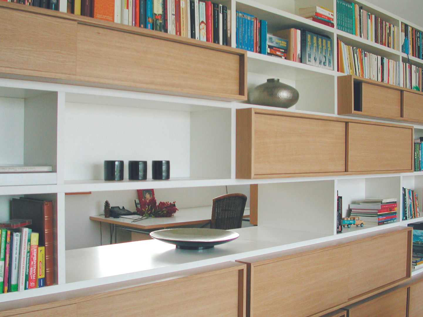 Raumteiler, Grau Design Grau Design غرفة المعيشة Shelves