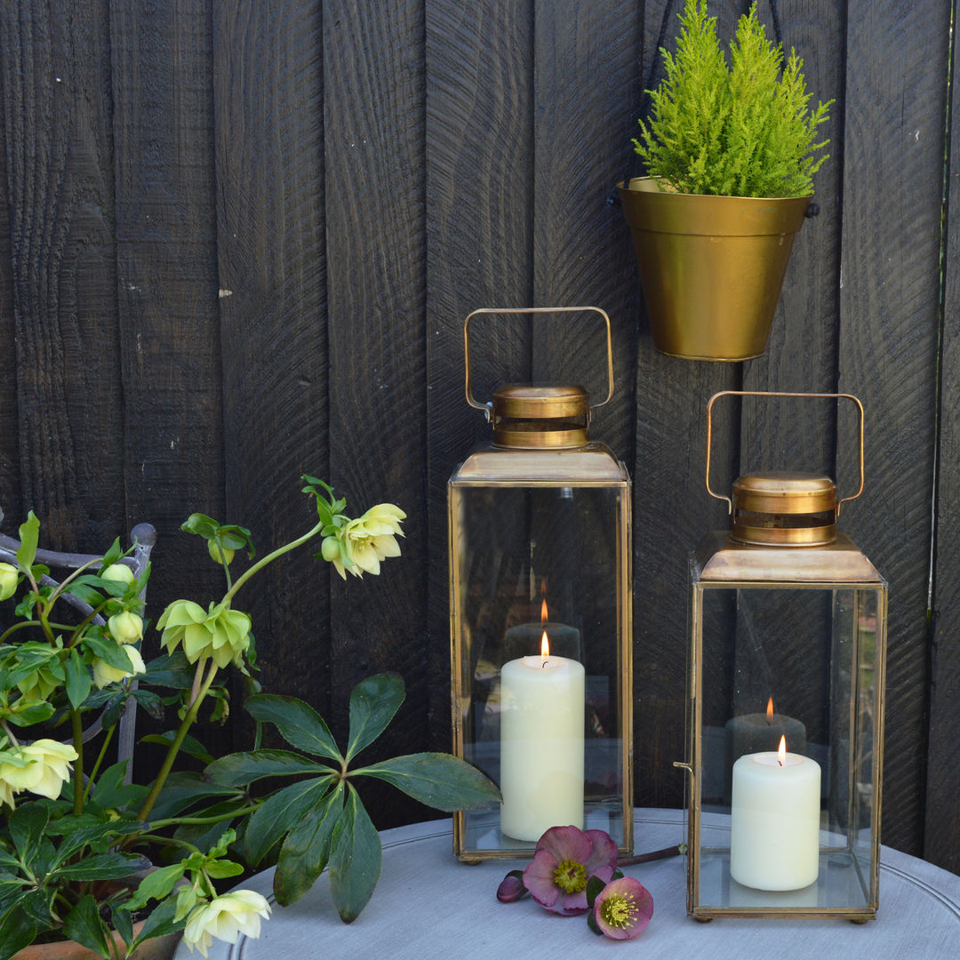 Brass Lanterns homify Jardines de estilo moderno Accesorios y decoración