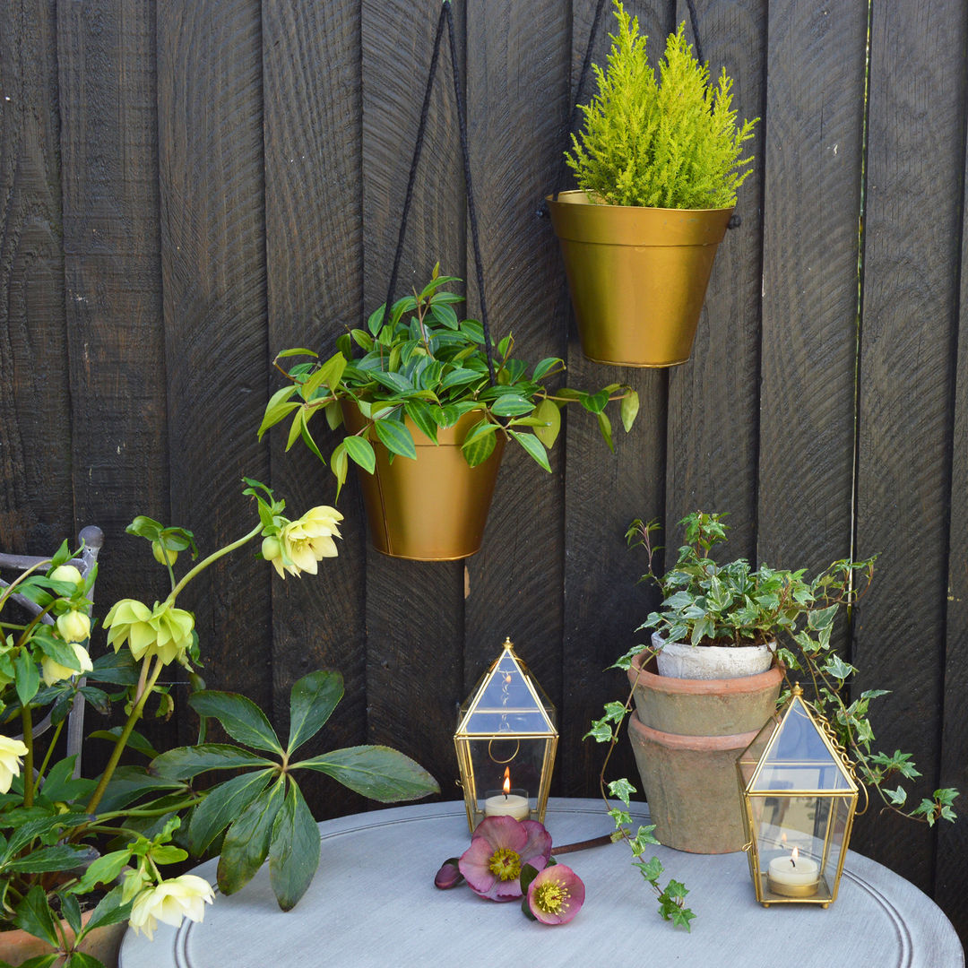 Gold Hanging Planter homify Modern garden Plant pots & vases