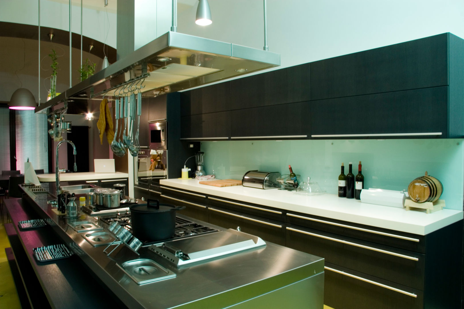 villa in collina, fumante fumante Industrial style kitchen Bench tops