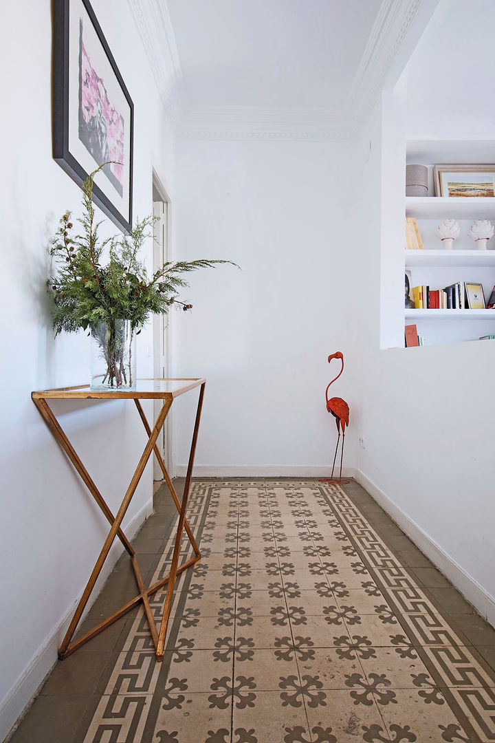 Vivienda tropical, Vade Studio SC Vade Studio SC Eclectic corridor, hallway & stairs Drawers & shelves