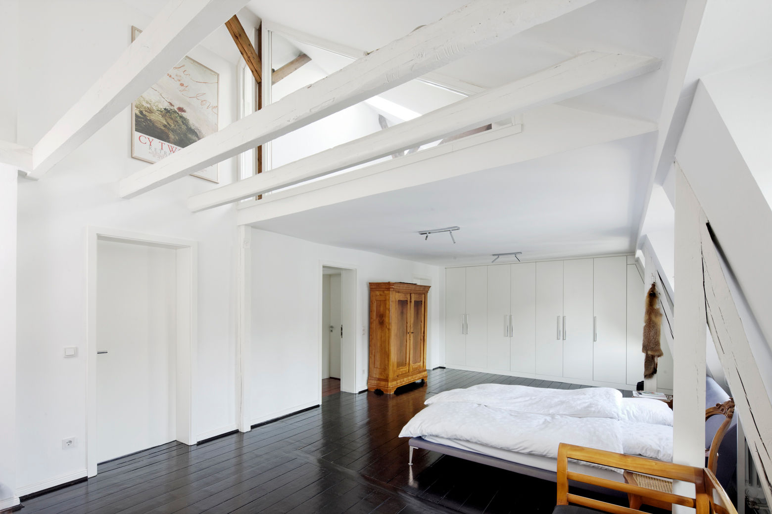 Revitalisierung Haus B. Düsseldorf, kg5 architekten kg5 architekten Minimalistische Schlafzimmer Gebäude,Möbel,Kompfort,Leuchte,Holz,Haus,Innenarchitektur,Grau,Bodenbelag,Boden