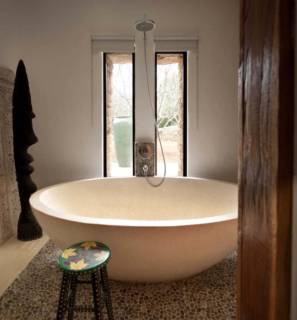 En-Suite Bathroom TG Studio Mediterranean style bathrooms