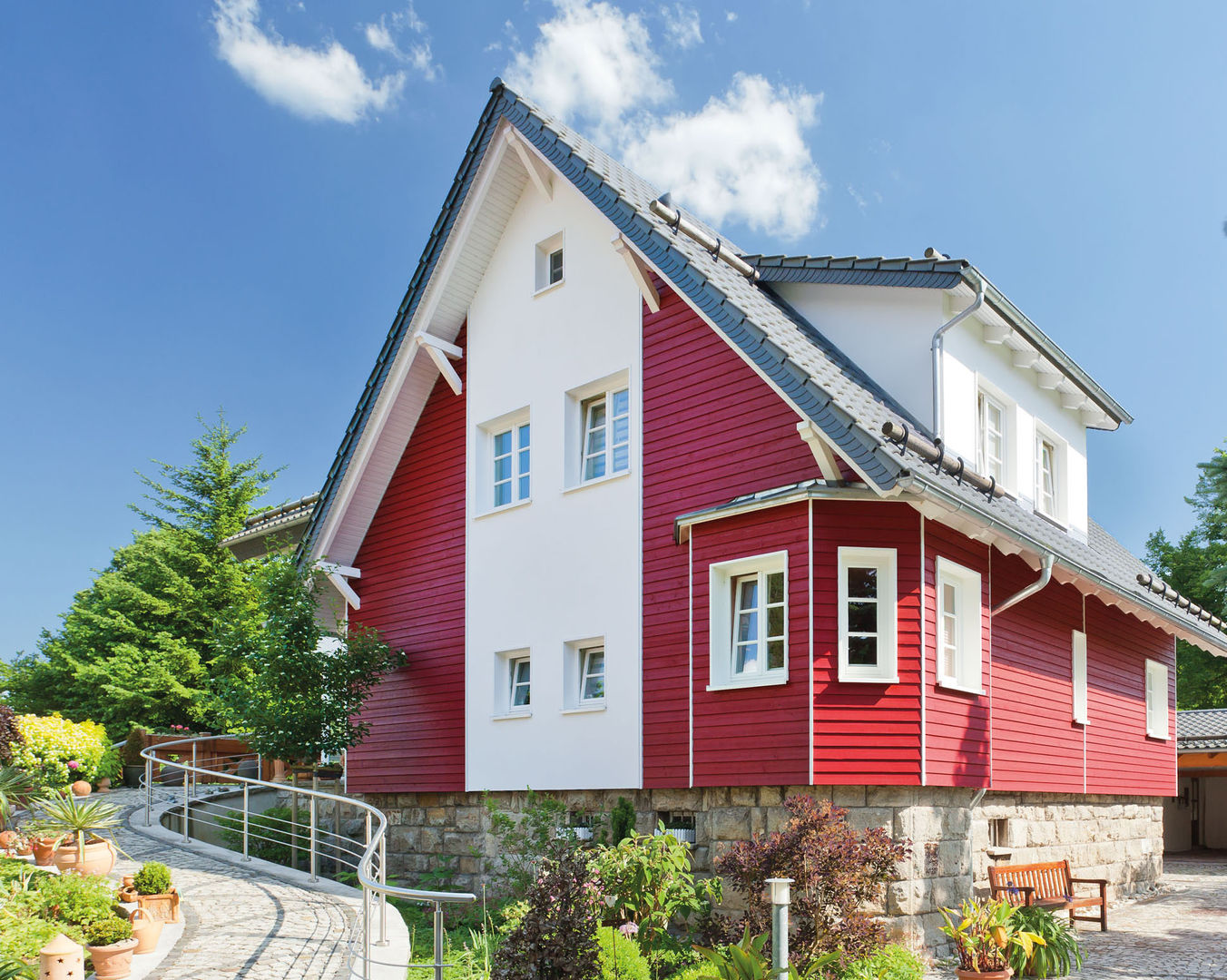 Dauerhaft schöne Fassadenprofile mit deckenden Holzfarben , MOCOPINUS GmbH & Co. KG MOCOPINUS GmbH & Co. KG Landelijke huizen