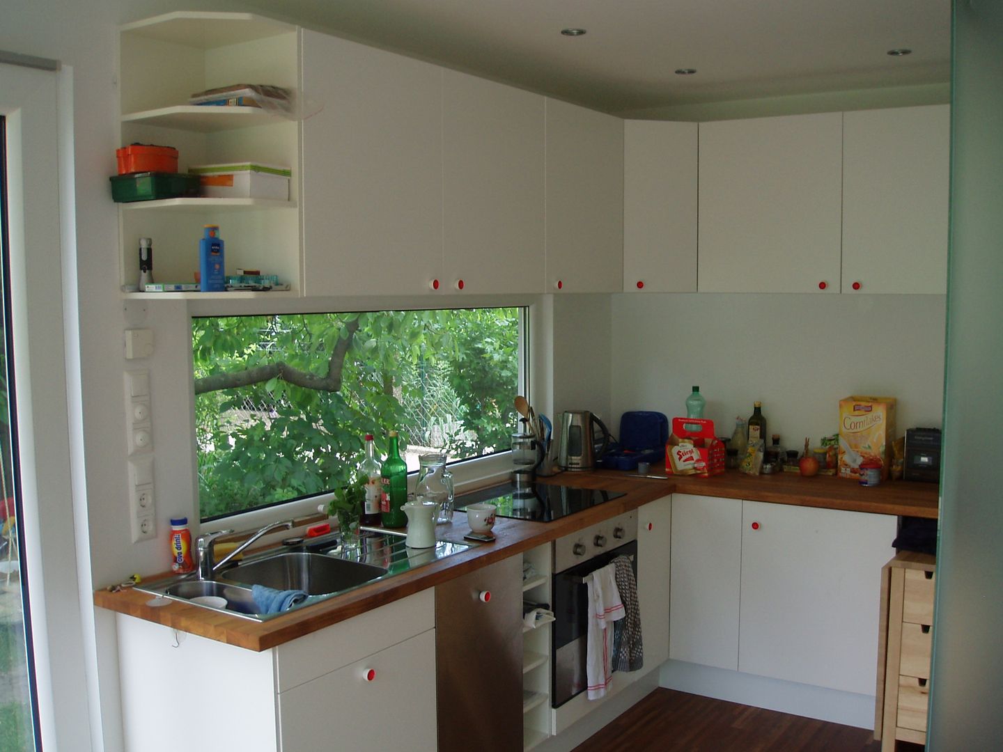 22m² Mikrohaus, mit raffinierter Raumaufteilung - Errichtung in Baukastenausführung, überall dort wo mit dem LKW nicht zugefahren werden kann, Mikrohaus Mikrohaus Modern kitchen Cabinets & shelves