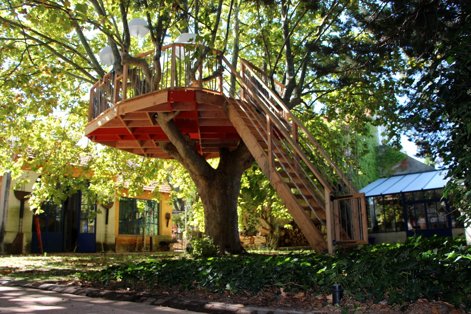 Terrasse a Aix en Provence, Cabaneo Cabaneo 和風デザインの テラス