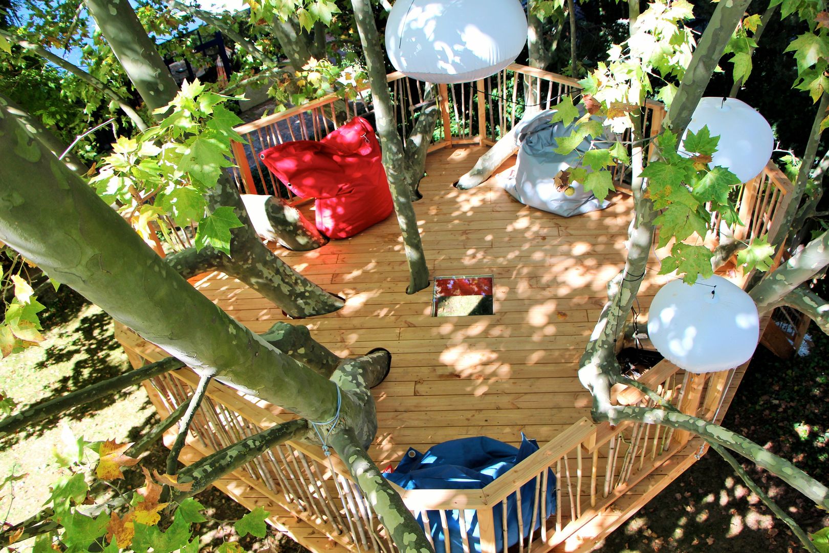 Terrasse a Aix en Provence, Cabaneo Cabaneo 和風デザインの テラス