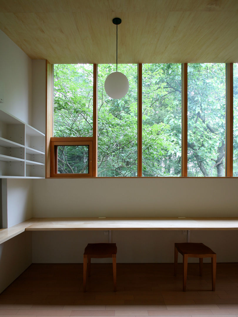 木立に佇む家, 設計事務所アーキプレイス 設計事務所アーキプレイス Scandinavian style media room