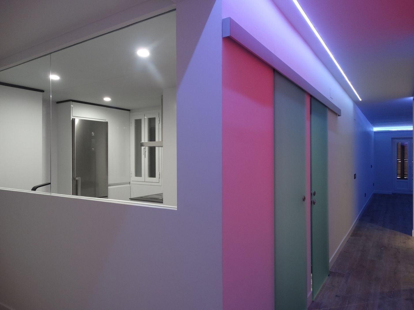 REFORMA INTEGRAL VIVIENDA EN MADRID, CROMA ESTUDIO CROMA ESTUDIO Modern corridor, hallway & stairs