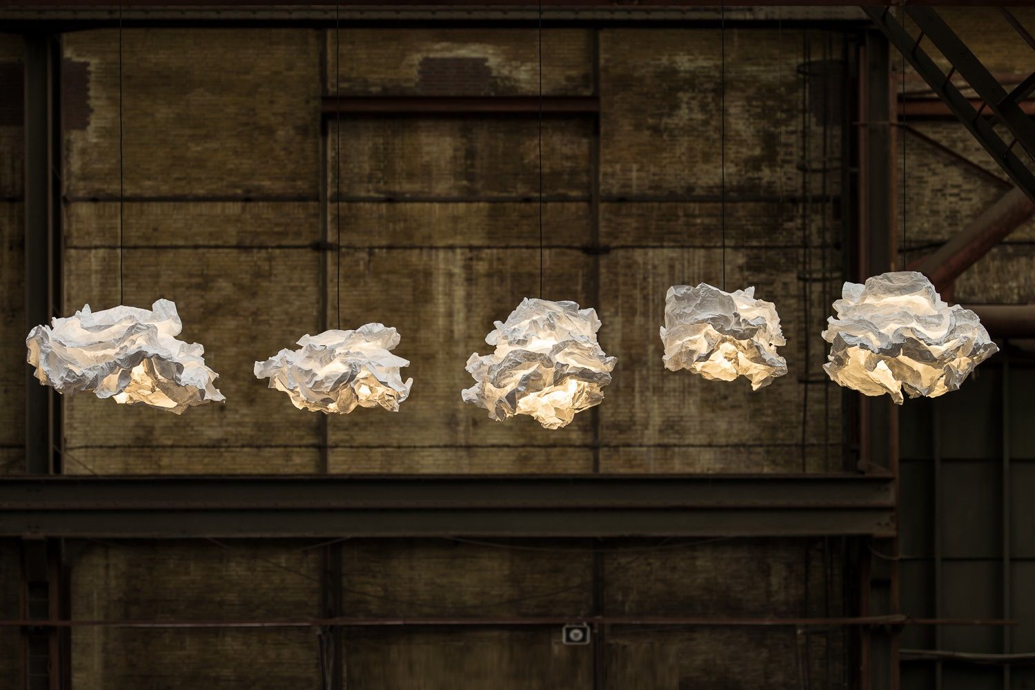 Des nuages magiques! Proplamp un luminaire hors du commun, NEDGIS NEDGIS モダンスタイルの寝室 照明