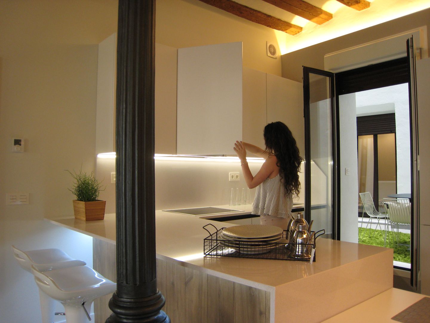 Reforma de vivienda en el Centro de Pamplona, Rooms de Cocinobra Rooms de Cocinobra Kitchen
