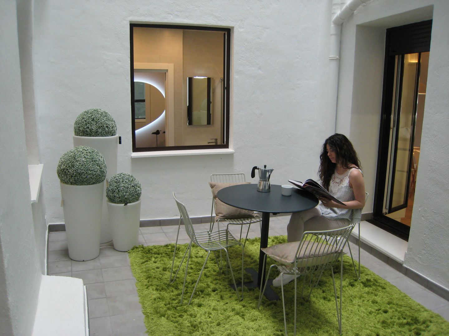 Reforma de vivienda en el Centro de Pamplona, Rooms de Cocinobra Rooms de Cocinobra Minimalist style garden