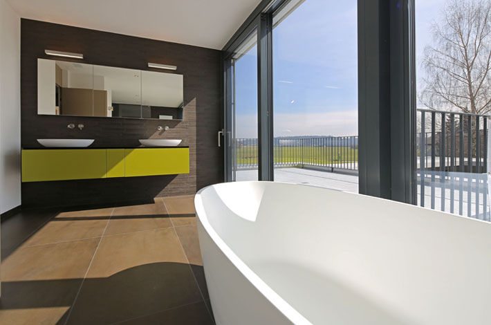 Villa mit Pool, Unica Architektur AG Unica Architektur AG Nowoczesna łazienka