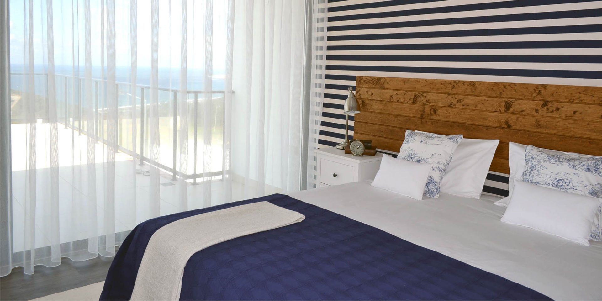 011 | Casa de Praia, Serra da Pescaria, Nazaré, T2 Arquitectura & Interiores T2 Arquitectura & Interiores Eclectic style bedroom
