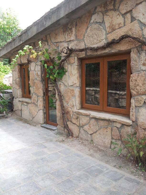 homify Rustic style windows & doors Windows