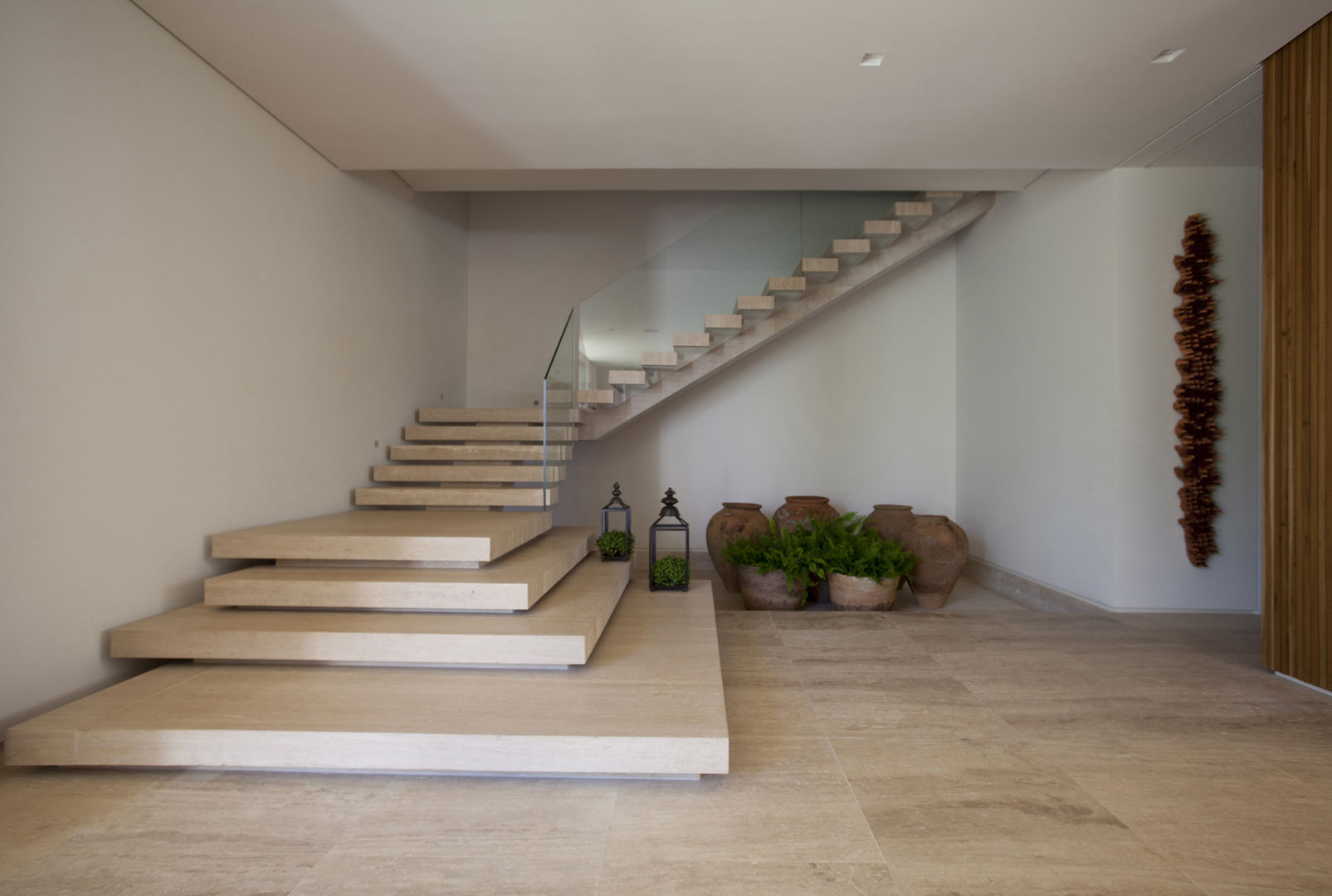Condomínio de Luxo Quinta da Baronesa, Débora Aguiar Débora Aguiar Modern Corridor, Hallway and Staircase