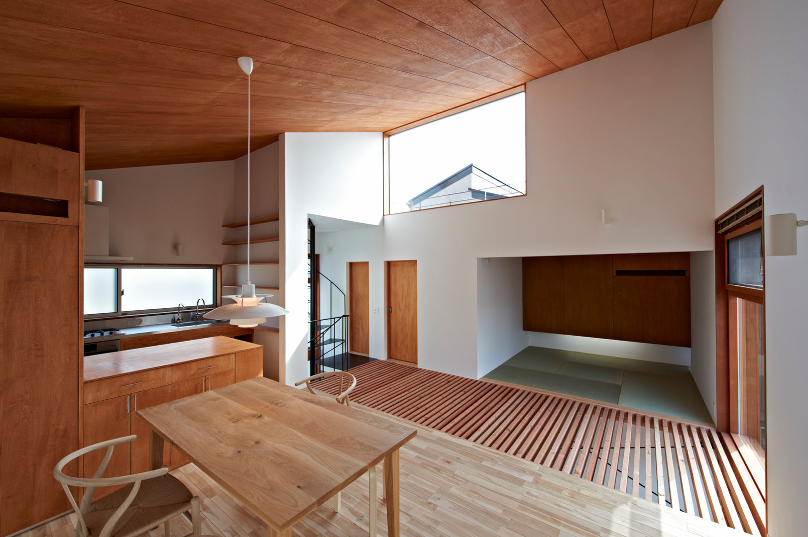 太田窪の家, （有）菰田建築設計事務所 （有）菰田建築設計事務所 Modern living room