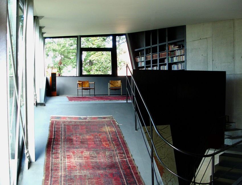 EIN HAUS DAS AUS DEM FELS WÄCHST, heisenbergbrenner architekten heisenbergbrenner architekten Modern living room