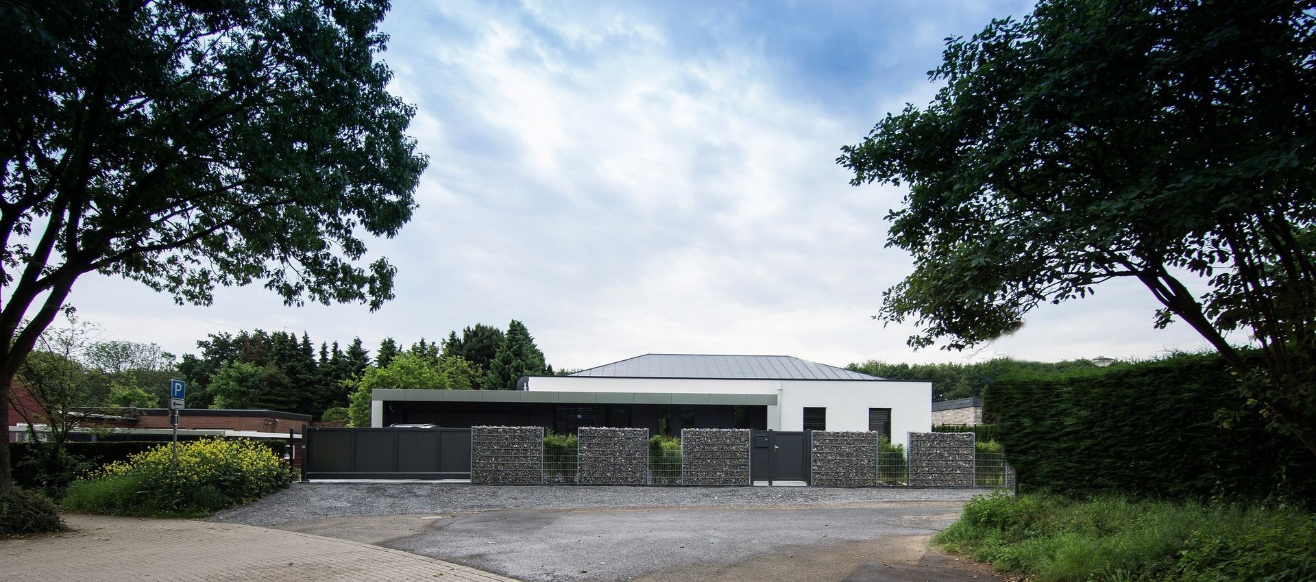 Haus_gra, aprikari gmbh & co. kg aprikari gmbh & co. kg Rumah Modern