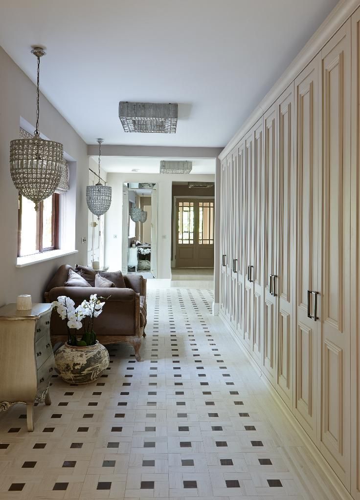 Virginia Water , Keir Townsend Ltd. Keir Townsend Ltd. Classic style corridor, hallway and stairs