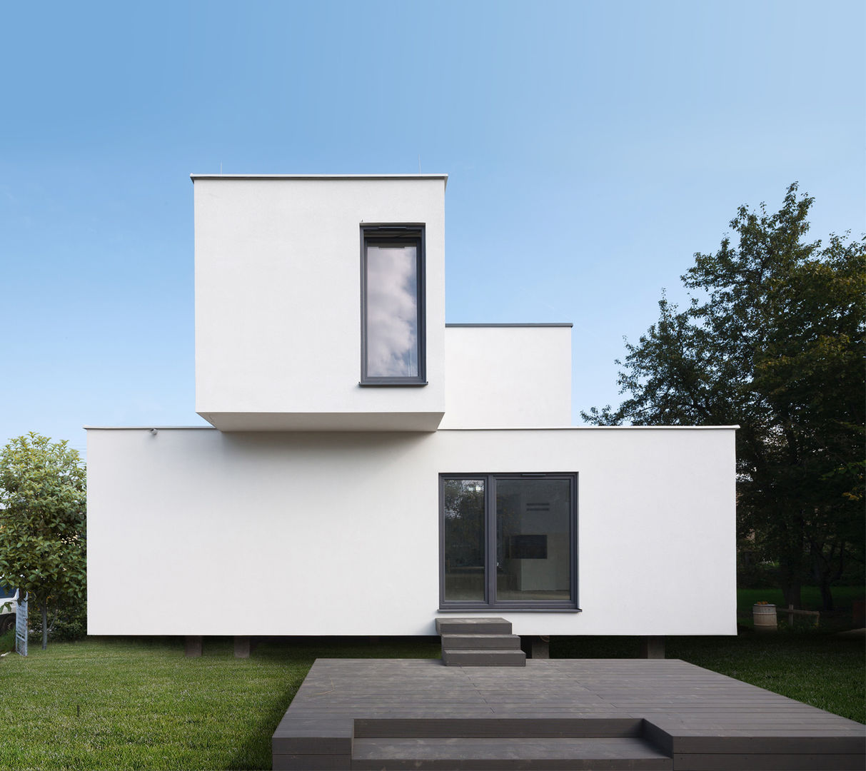 CUBE-2-BOX HOUSE, Zalewski Architecture Group Zalewski Architecture Group ミニマルな 家