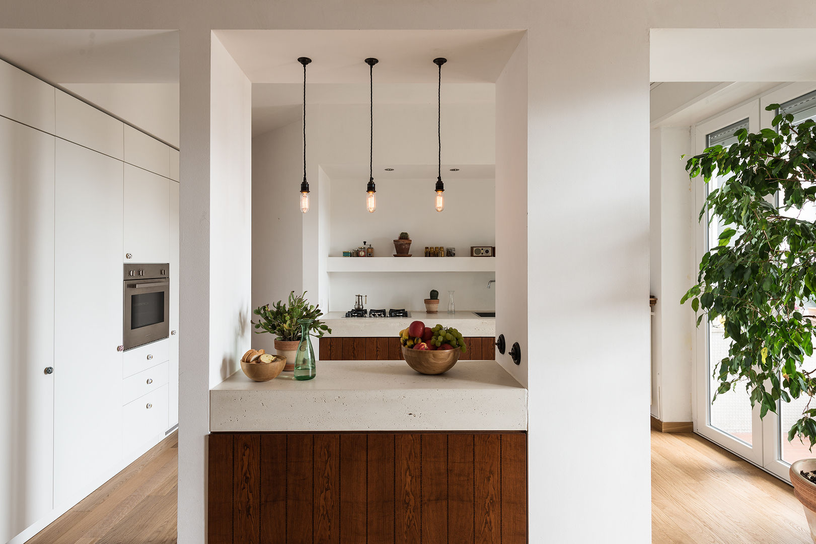 Woodboard House: Wohnungsrenovierung mit Charme, Atelier Blank Atelier Blank Comedores de estilo minimalista