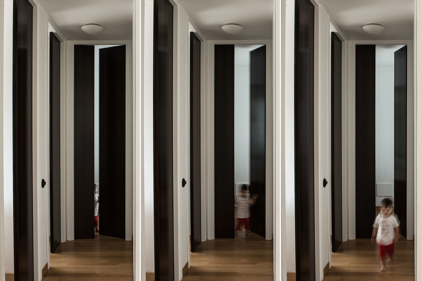 Woodboard House: Wohnungsrenovierung mit Charme, Atelier Blank Atelier Blank Minimalist corridor, hallway & stairs