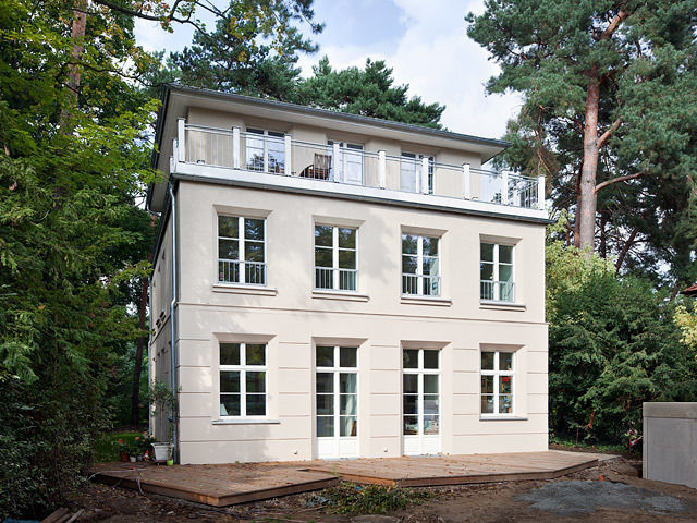 Villa in Zehlendorf, Müllers Büro Müllers Büro クラシカルな 家