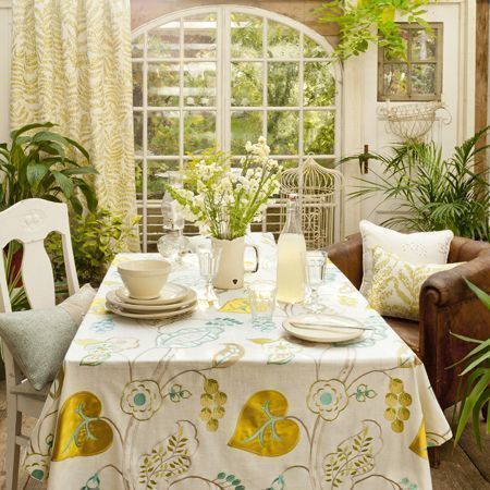 Clarke & Clarke - Wild Garden Fabric Collection Curtains Made Simple غرفة السفرة