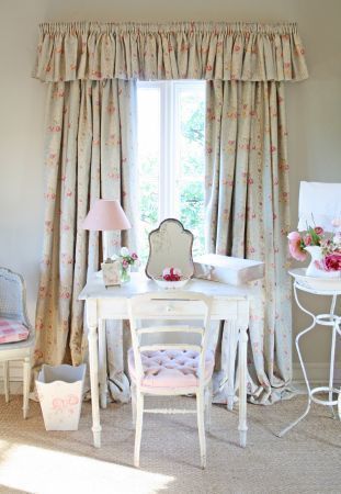 Kate Forman Fabric Collection Curtains Made Simple Dormitorios de estilo clásico