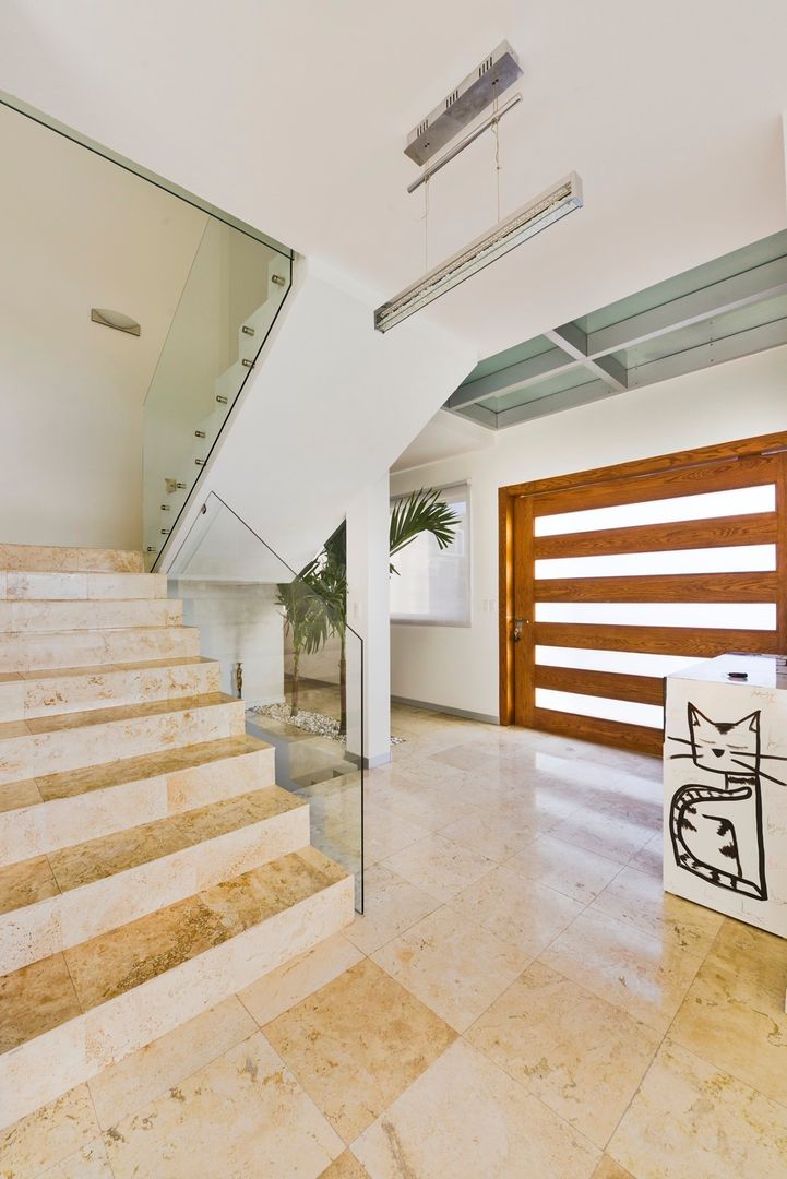Casa NB, Excelencia en Diseño Excelencia en Diseño Minimalist corridor, hallway & stairs