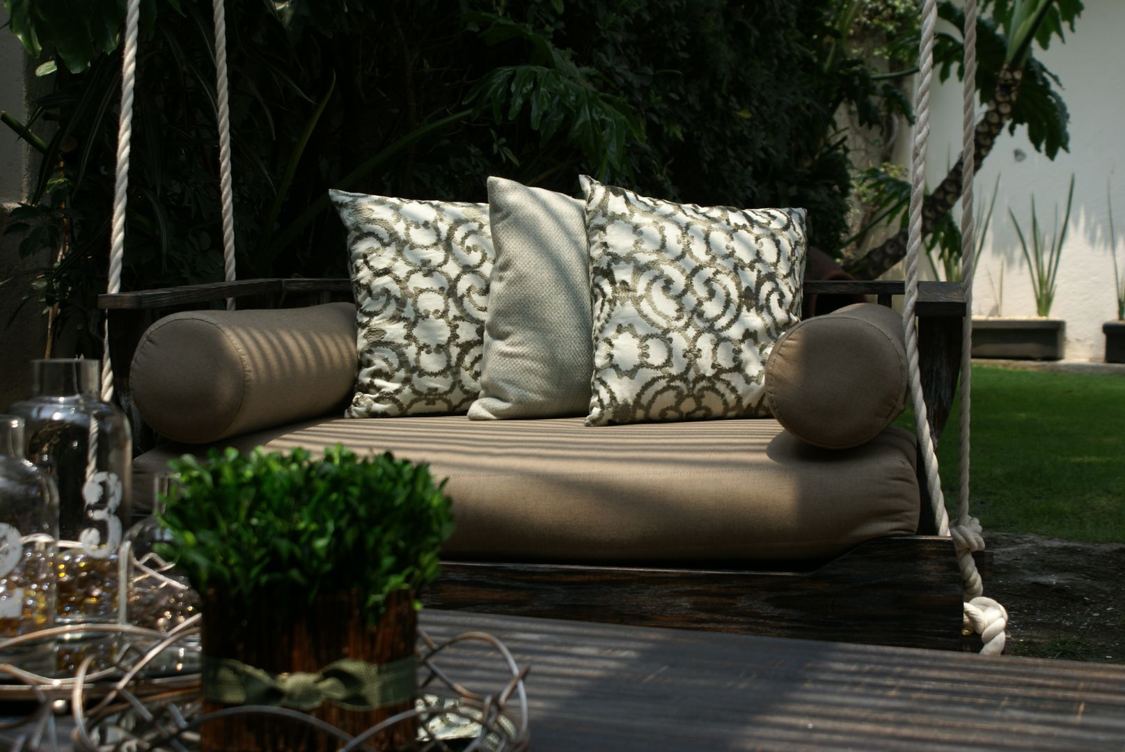 homify Eclectic style balcony, porch & terrace Furniture