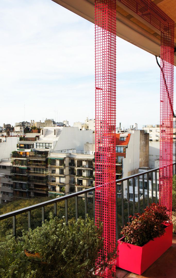 Un Balcón para una Coleccionista de Arte, Estudio Nicolas Pierry: Diseño en Arquitectura de Paisajes & Jardines Estudio Nicolas Pierry: Diseño en Arquitectura de Paisajes & Jardines Modern balcony, veranda & terrace