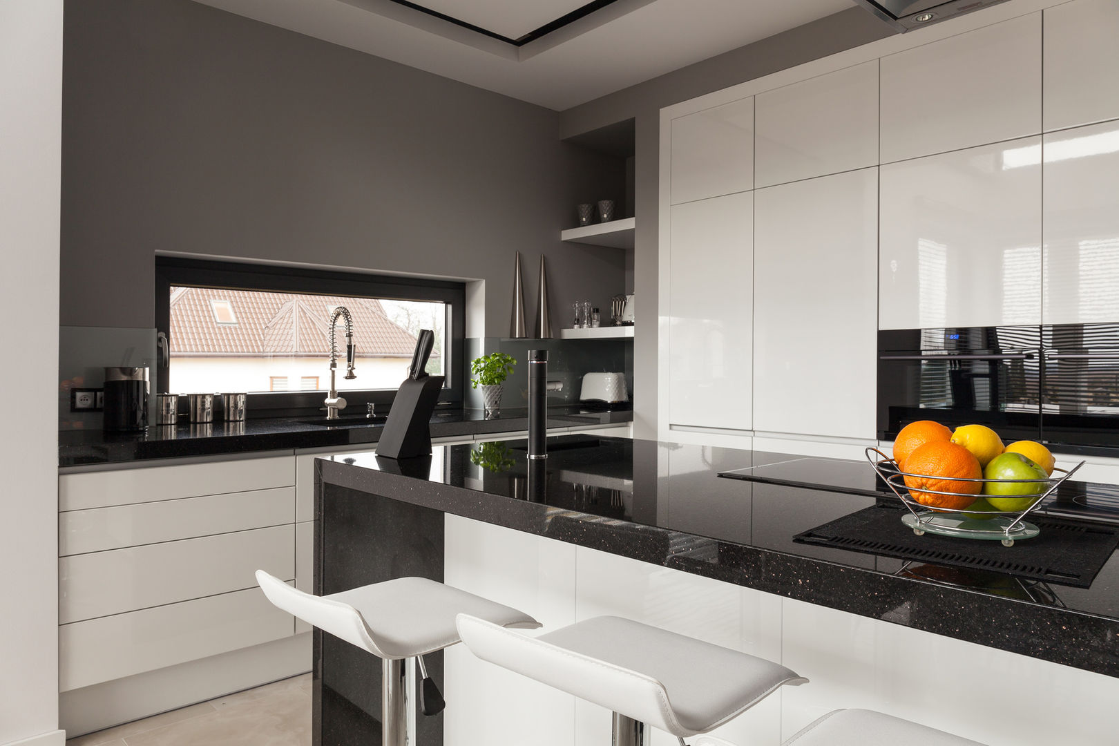 Bespoke Kitchen., Piwko-Bespoke Fitted Furniture Piwko-Bespoke Fitted Furniture Cucina minimalista Armadietti & Scaffali