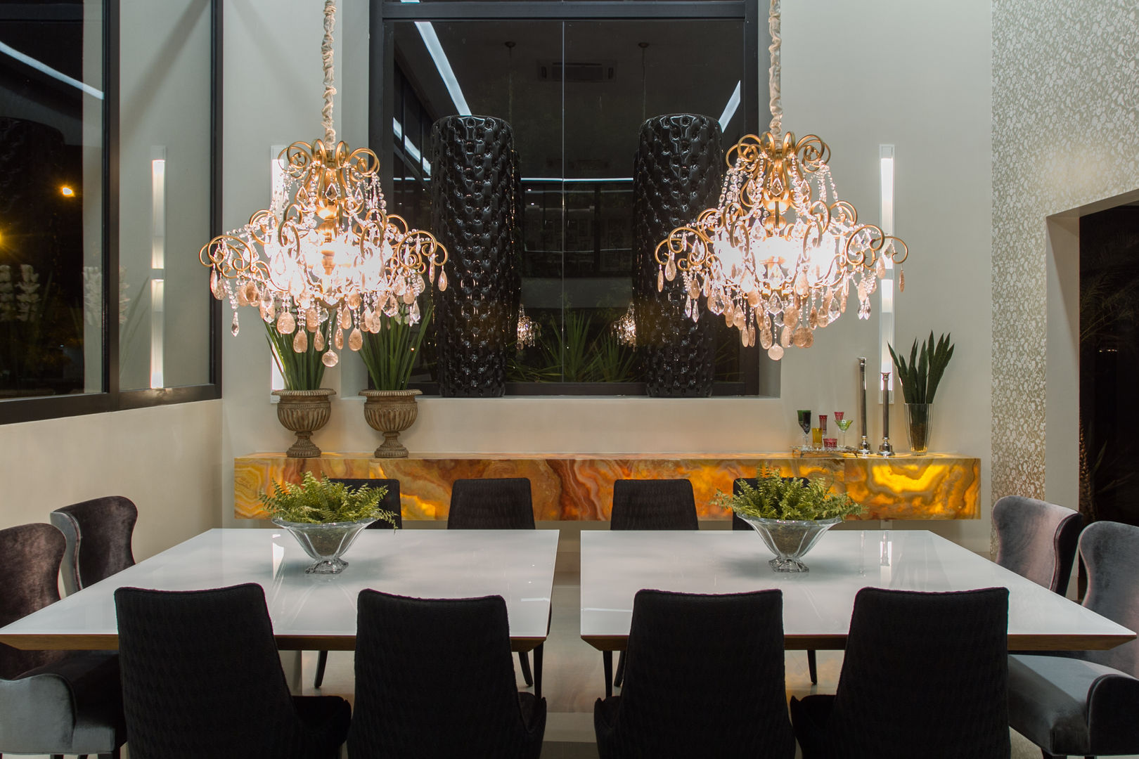 Casa Ferro, Minimalismo atual em Mato Grosso, RABAIOLI I FREITAS RABAIOLI I FREITAS Modern dining room