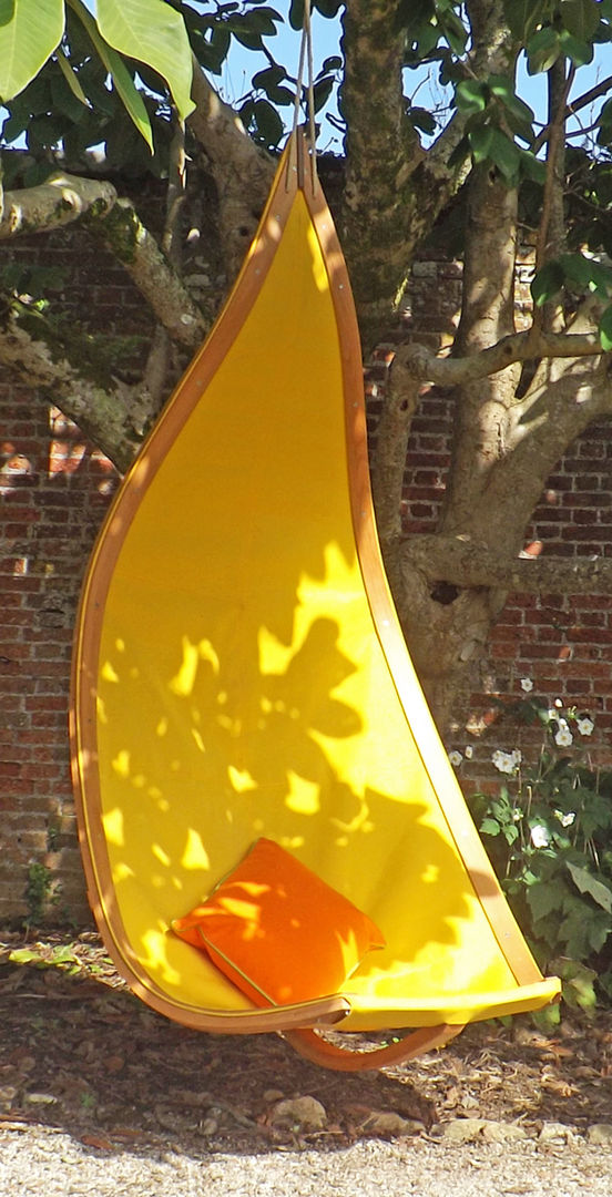 Petal Hanging Chair carlaustinfurniture Jardines modernos: Ideas, imágenes y decoración Muebles