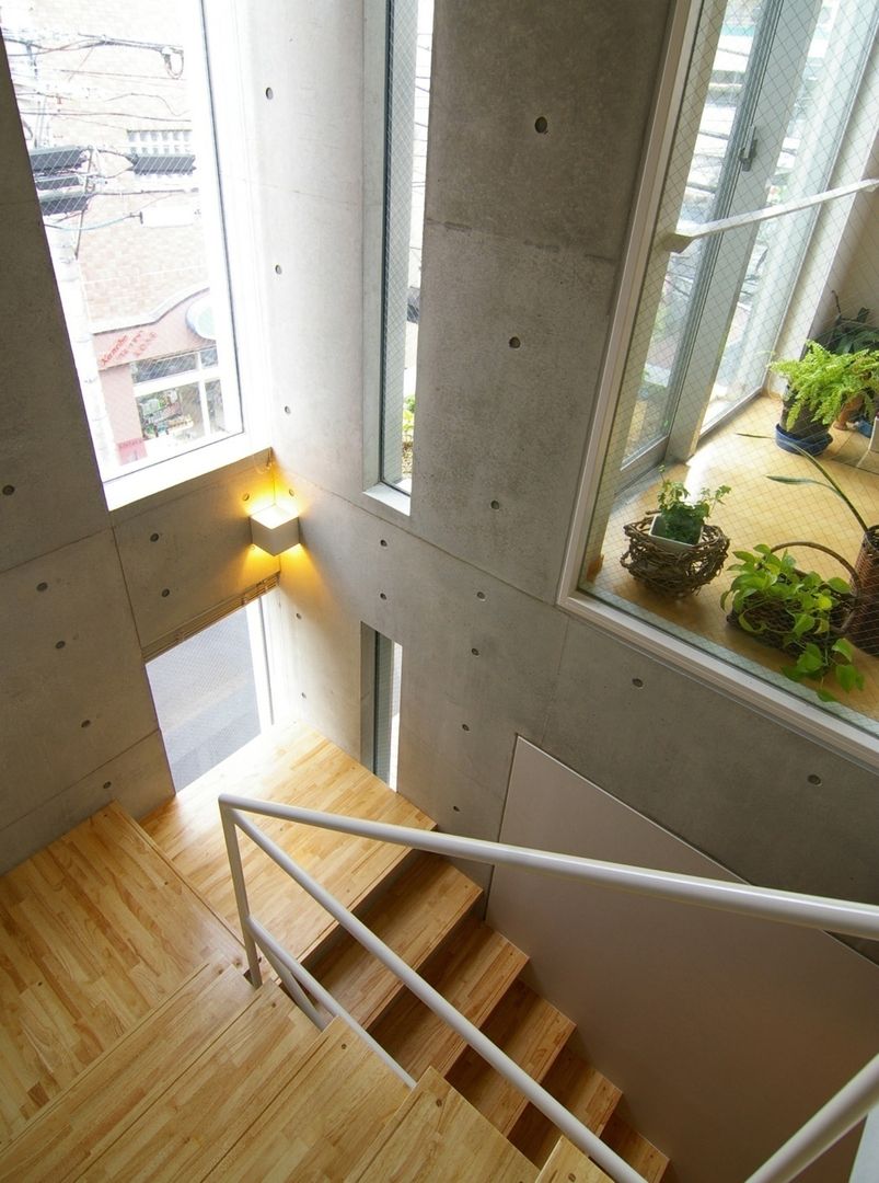 屋上菜園のある家, ARC DESIGN ARC DESIGN Koridor & Tangga Modern