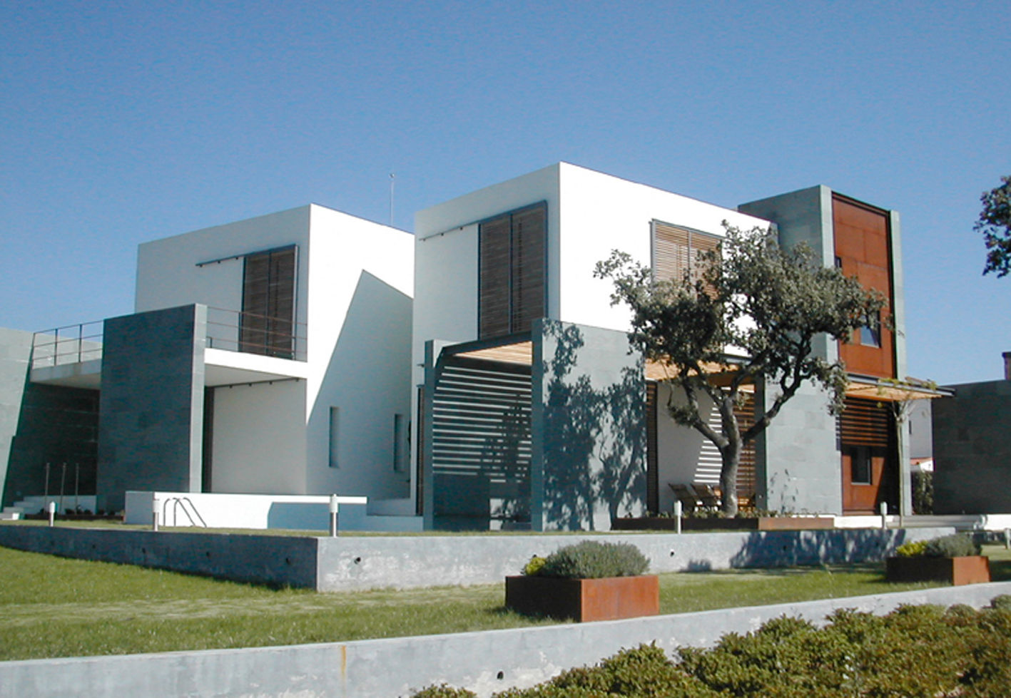 VIVIENDA UNIFAMILIAR. LAS ROZAS. MADRID. 2004, Bescos-Nicoletti Arquitectos Bescos-Nicoletti Arquitectos Modern houses