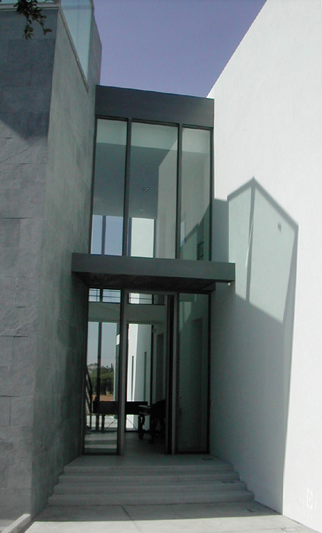 VIVIENDA UNIFAMILIAR. LAS ROZAS. MADRID. 2004, Bescos-Nicoletti Arquitectos Bescos-Nicoletti Arquitectos モダンな 窓&ドア