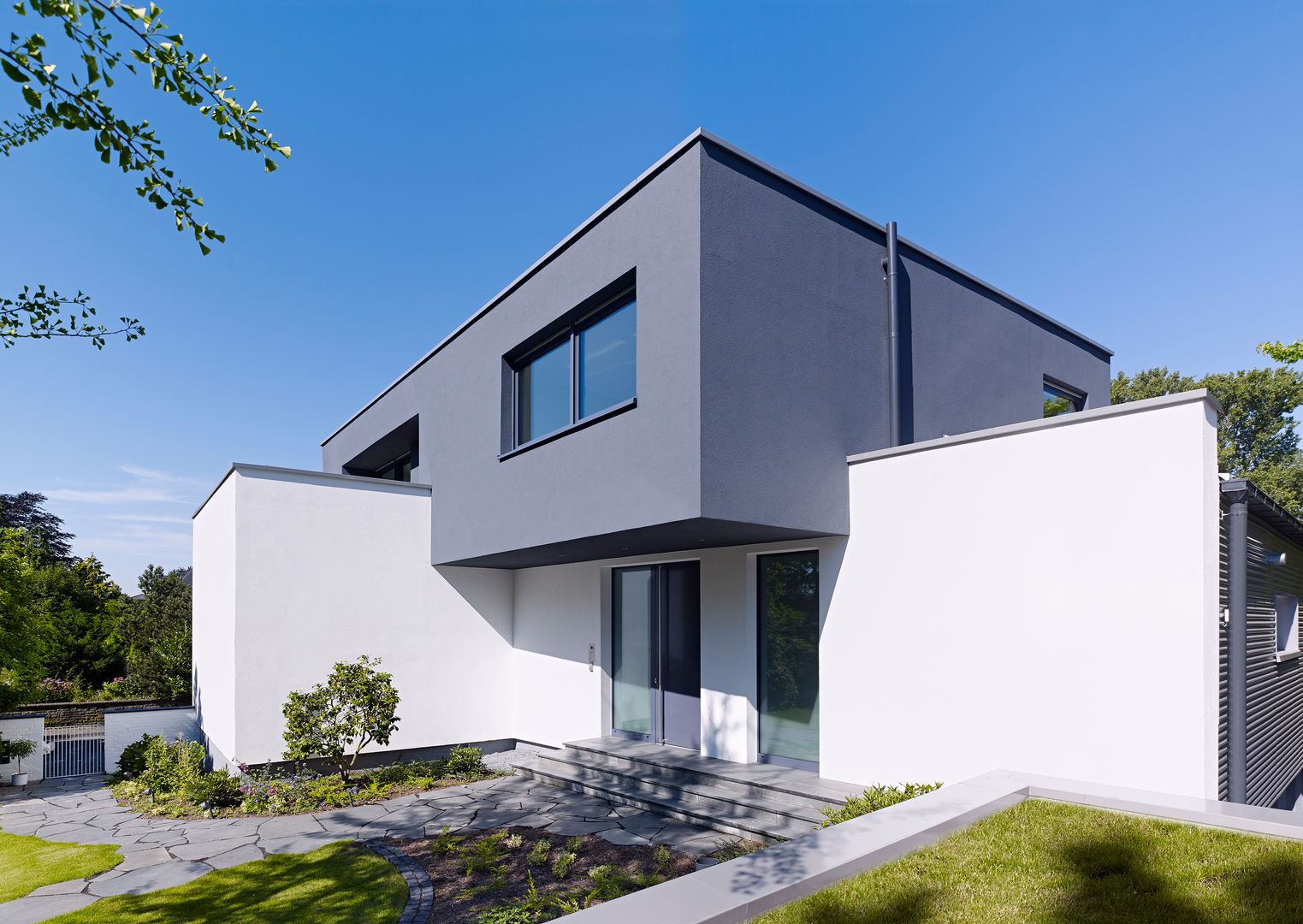 Atriumhaus im Grünen, Gritzmann Architekten Gritzmann Architekten Casas de estilo minimalista