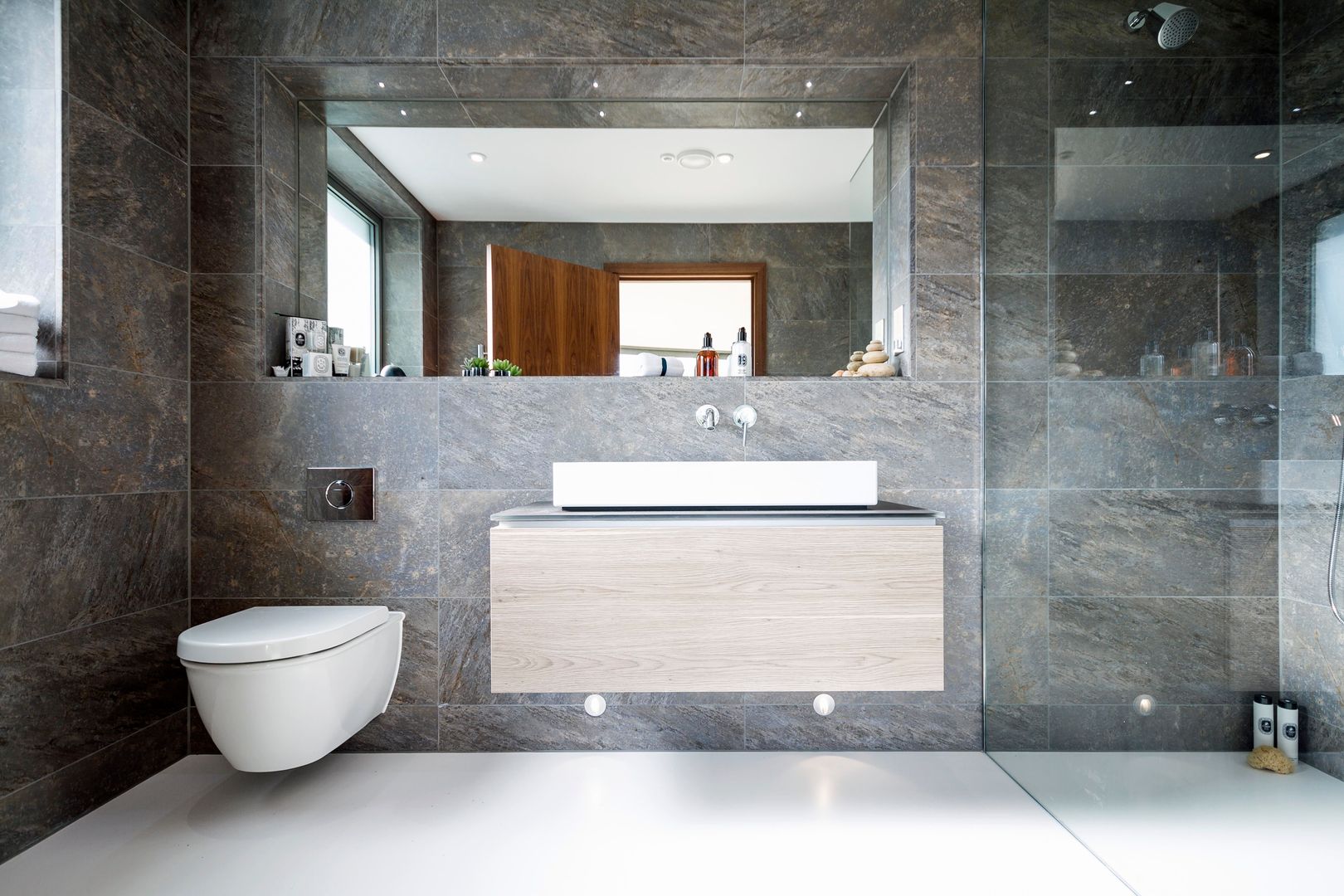 Ventura, David James Architects & Partners Ltd David James Architects & Partners Ltd Modern bathroom