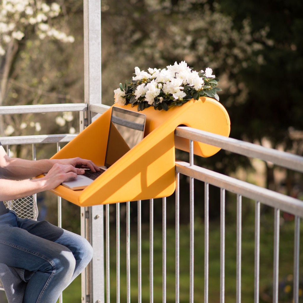 homify Balcones y terrazas modernos: Ideas, imágenes y decoración Muebles