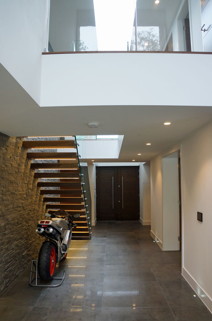 Nairn Road, Canford Cliffs, David James Architects & Partners Ltd David James Architects & Partners Ltd Modern corridor, hallway & stairs