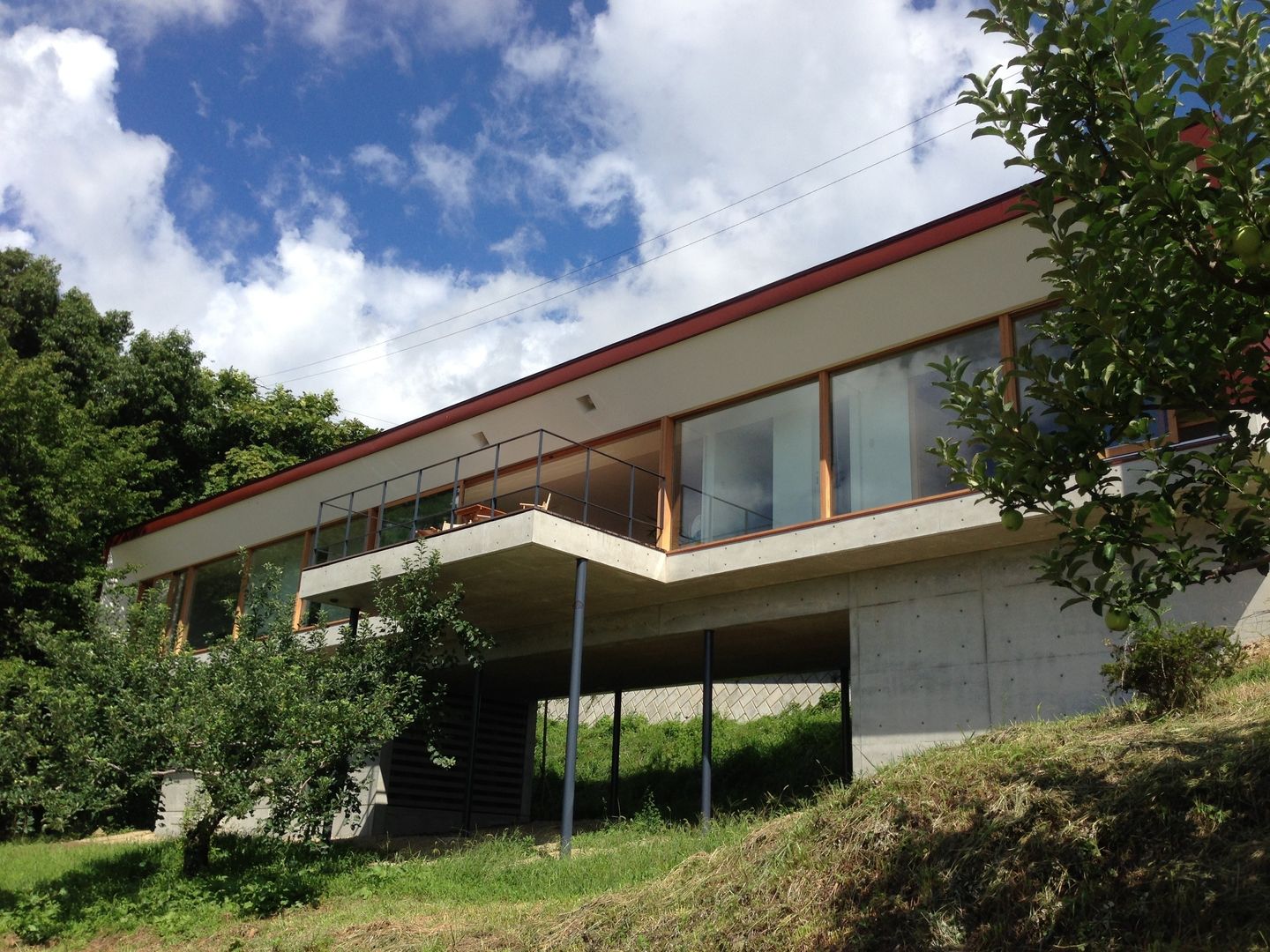 善光寺平を望む家, 伊東亮一建築設計事務所 伊東亮一建築設計事務所 Modern Houses