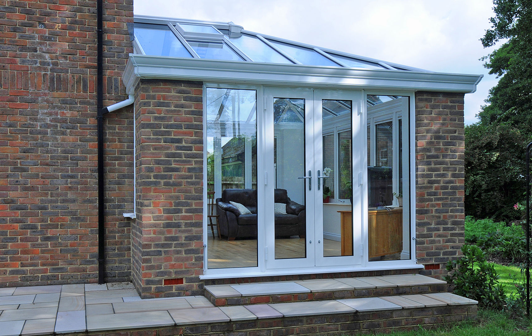 homify Modern conservatory