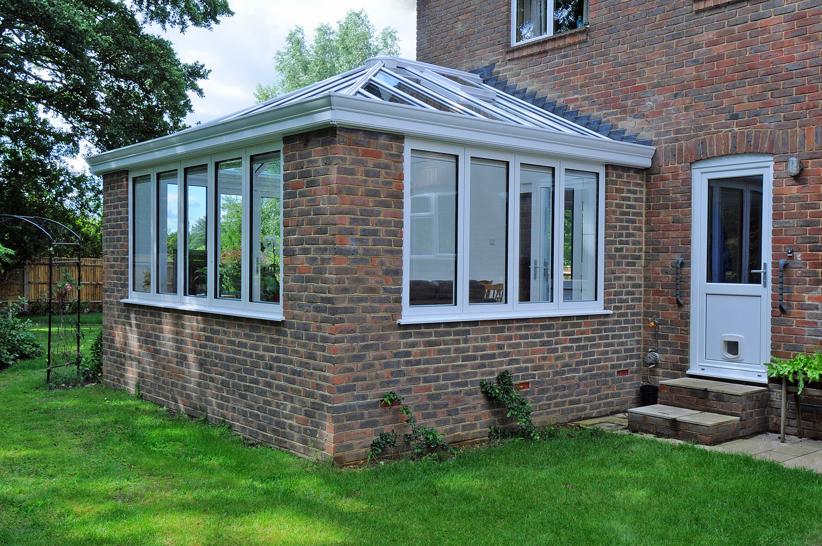 homify Modern style conservatory