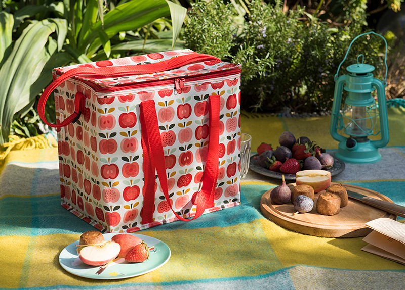 Recycled Vintage Apple Picnic Bag Dotcomgiftshop Country style garden Accessories & decoration