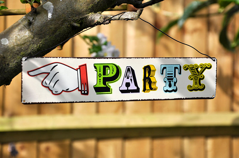 Party Metal Sign Dotcomgiftshop Classic style garden Accessories & decoration