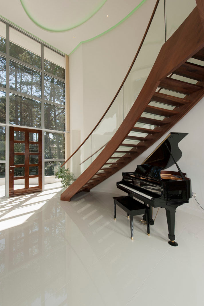 Bingham Avenue, Evening Hill, Poole, David James Architects & Partners Ltd David James Architects & Partners Ltd Classic style corridor, hallway and stairs